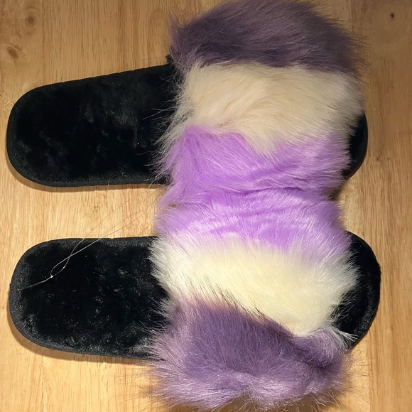 unbranded Shoes - Cozy Faux Fur Slippers Sz 11-Black sole, Purple, lilac and Cream